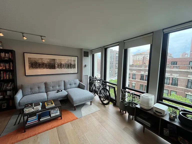 1 E Scott St #1012 — Photo 1