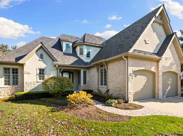 9 Forest Gate Cir, Oak Brook, IL 60523