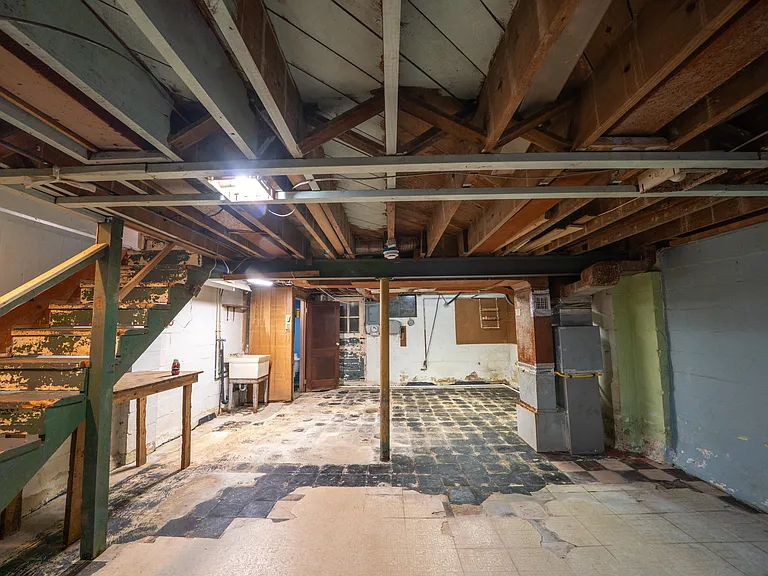 705 Eastshire Dr — Photo 32