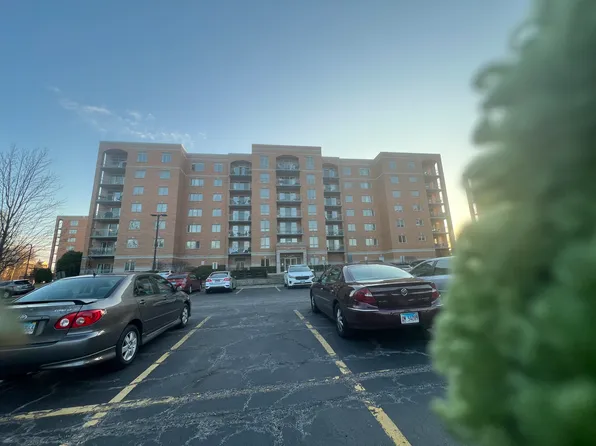 6807 N Milwaukee Ave APT 203, Niles, IL 60714
