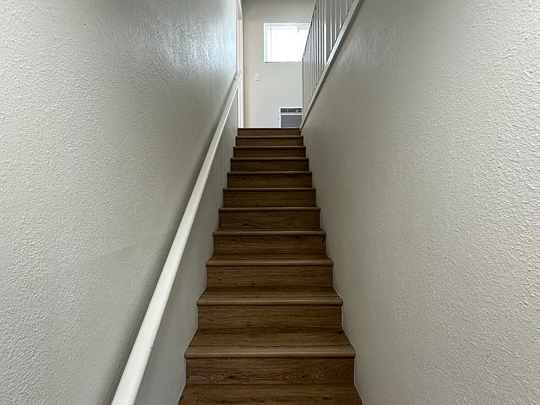1118 Persimmon Ave — Photo 16