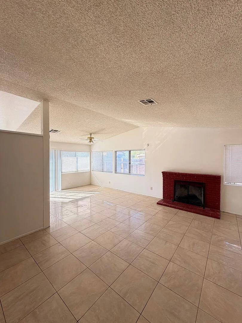 Beautifully Updated 3-Bedroom Home in Moreno Valley — Photo 2