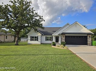 35 Perry Creek Dr, Crossville, TN 38572
