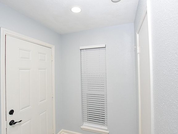 3rd image of 5614 Easthampton Dr Unit D
