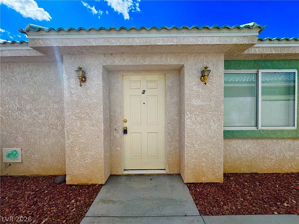 2 bed, 4320 sqft, $1,250 — Photo 2