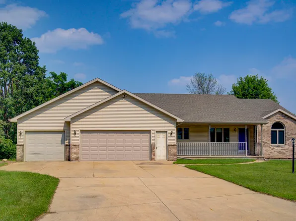 120 Crystal Springs Dr, Hortonville, WI 54944