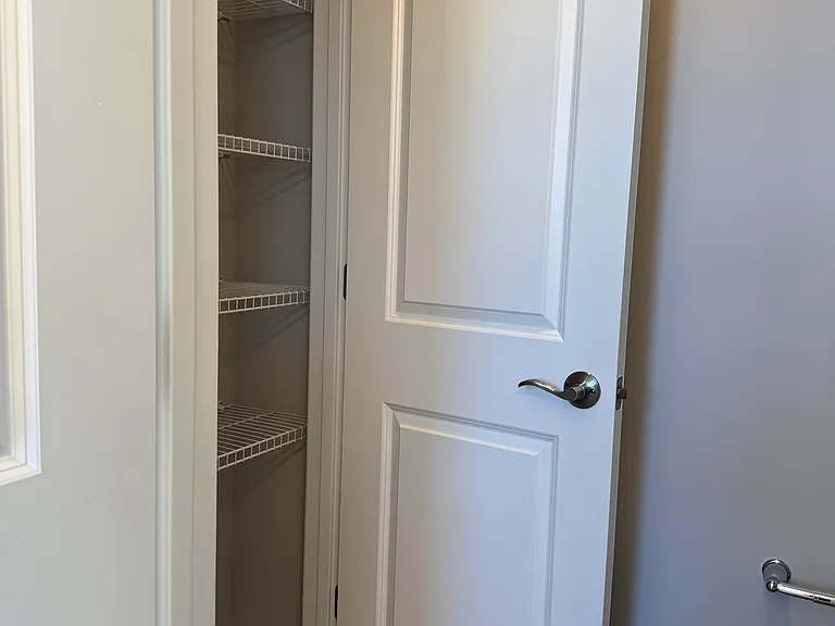 Master Bath Lenin closet