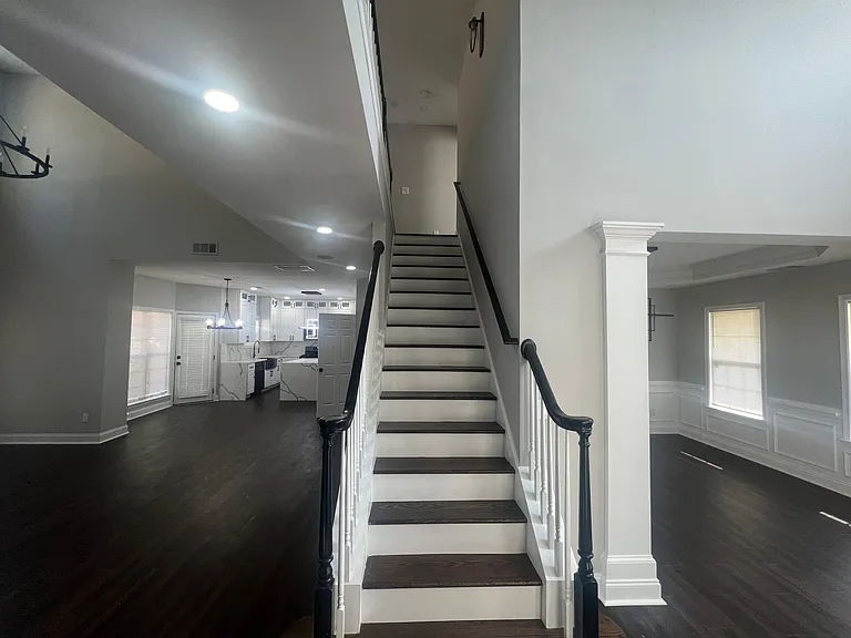 1970 Embassy Walk Ln — Photo 12