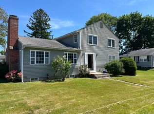 8 East St, Old Saybrook, CT 06475