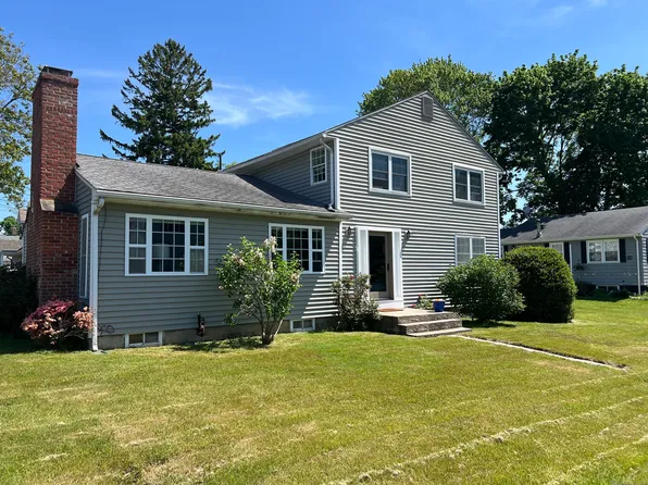 8 East Street, Old Saybrook, CT 06475