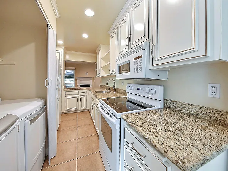 1872 Cannon Dr — Photo 15