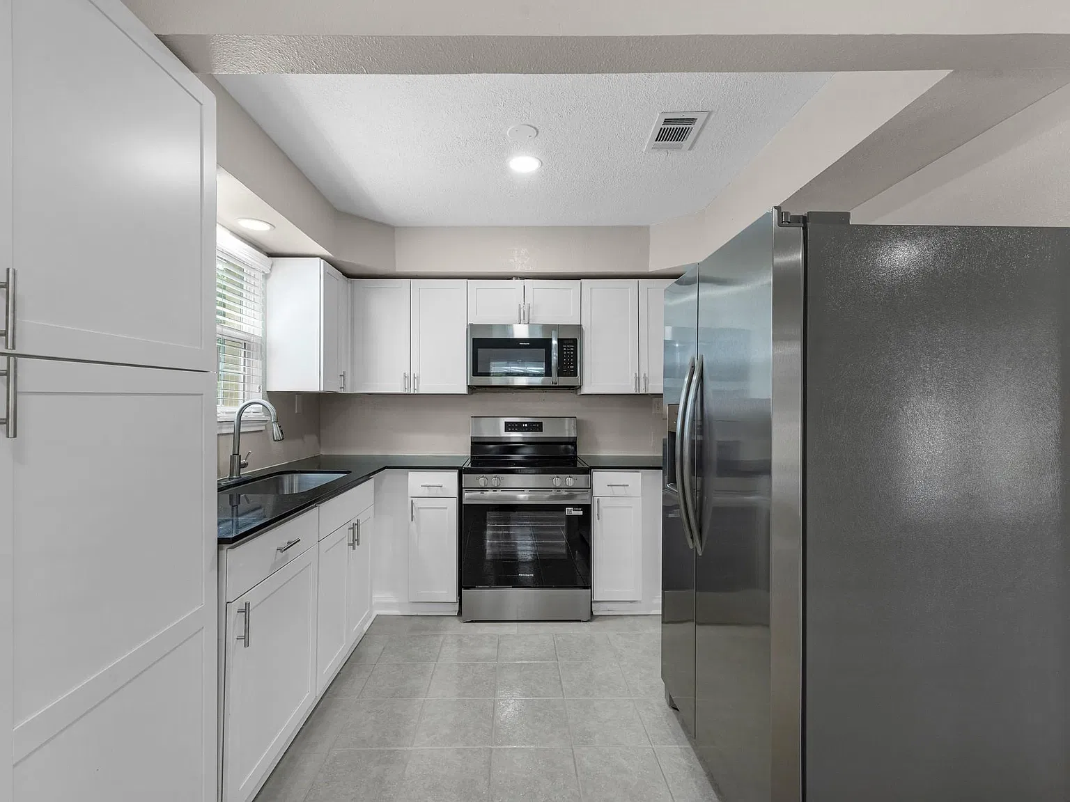 4 bed, 2.0 bath, 1626 sqft, $2,850 — Photo 4