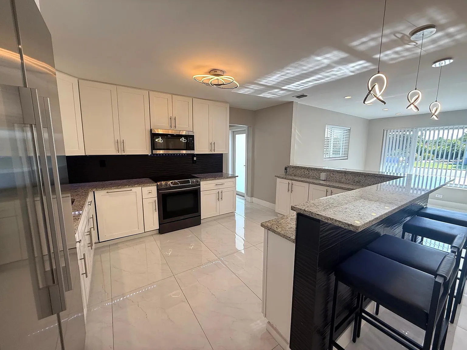 3 bed, 2.0 bath, 1475 sqft, $4,500 — Photo 3
