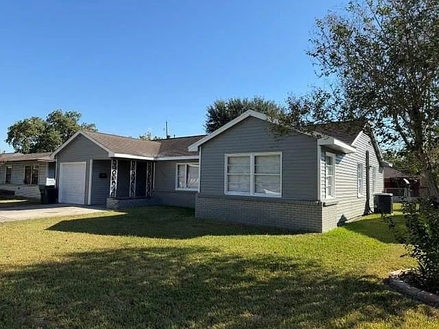 3 bed, 1.0 bath, 1454 sqft, $1,575 — Photo 4