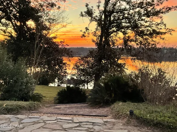 546 Lakepoint Rd, Alford, FL 32420