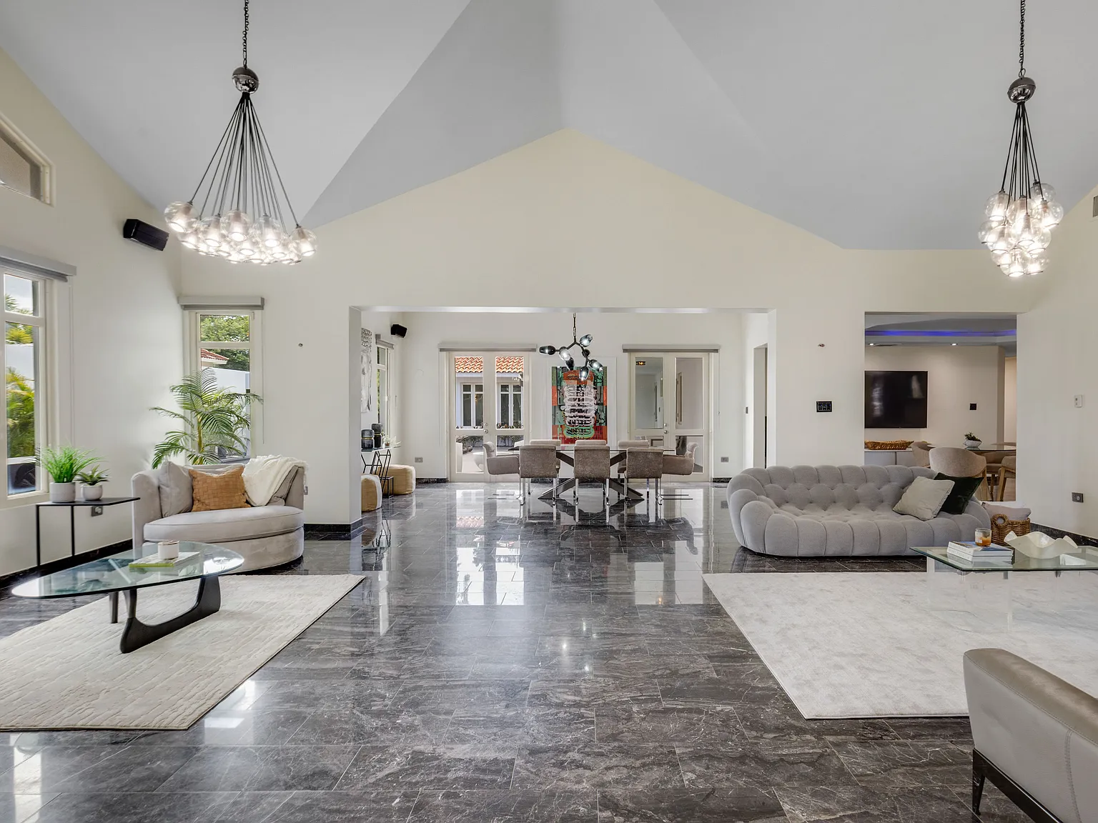 4 bed, 4.5 bath, 4500 sqft, $30,000 — Photo 4