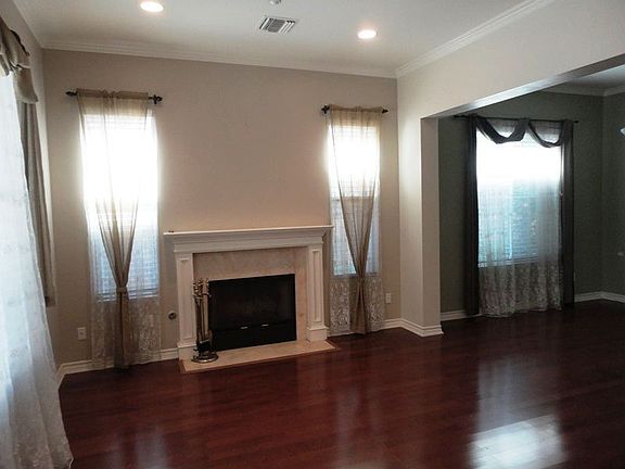 Formal Living Room w/Firepla