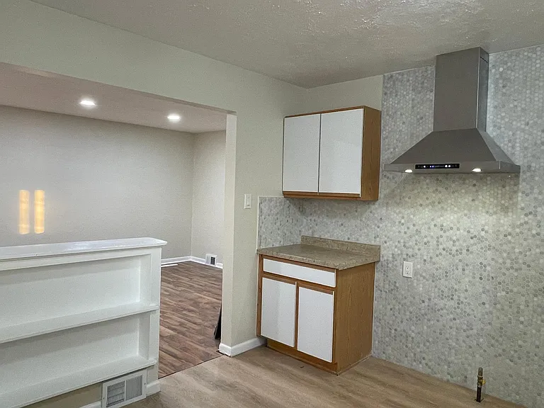 26325 Notre Dame St — Photo 23