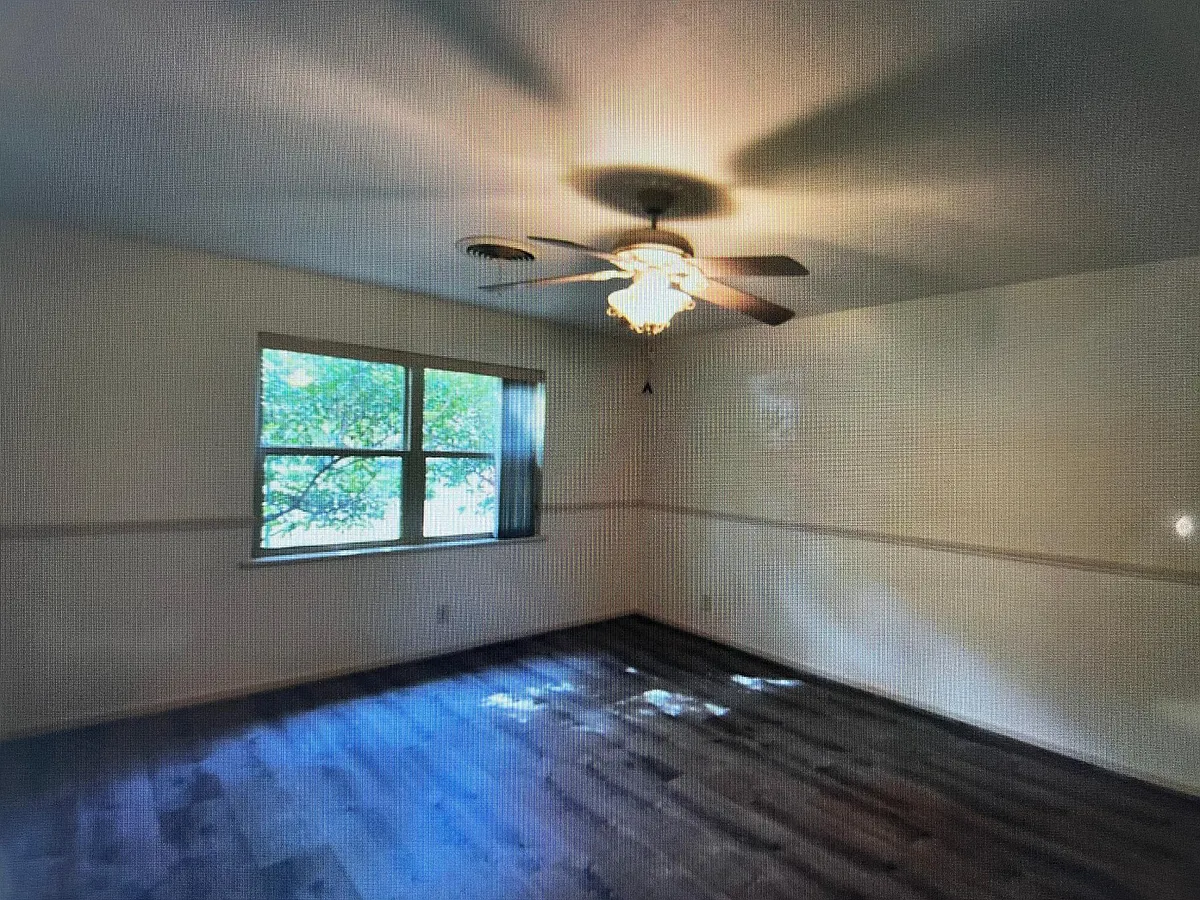 Building Photo - 1361 N Rose Dr
