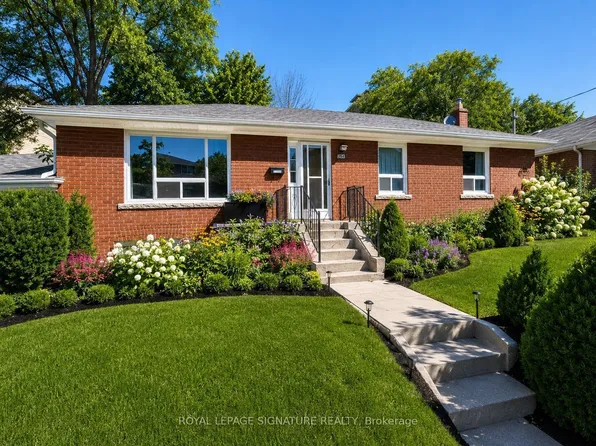 256 Ferris Rd, Toronto, ON M4B 1H6