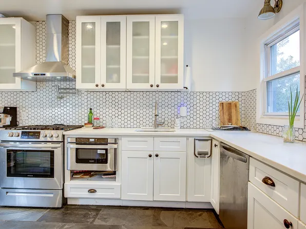 111-30 77th Road image 3 of 20