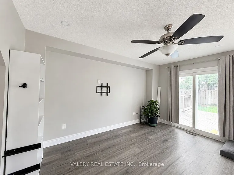 12 Letty Ave — Photo 5