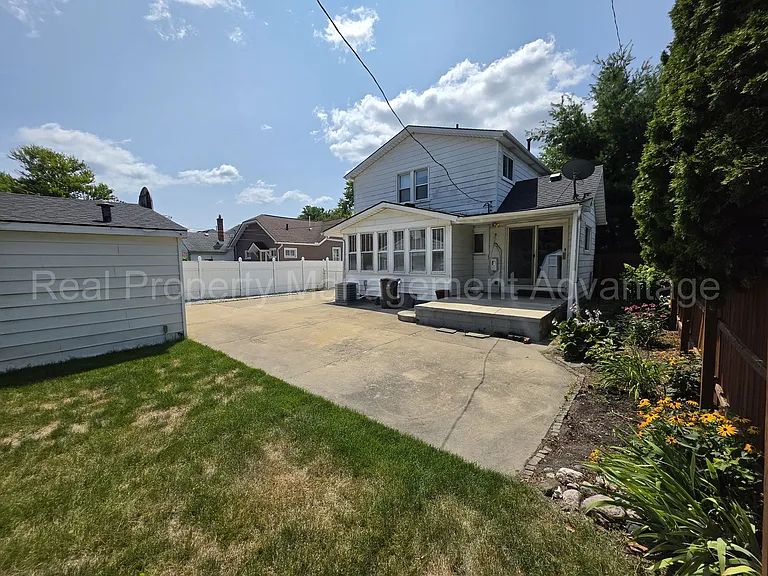 22017 Rosedale St — Photo 33