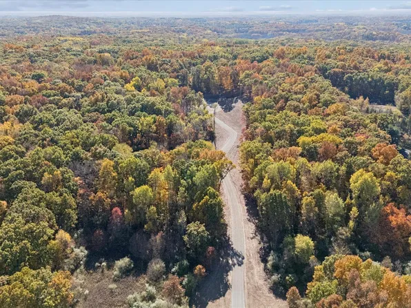 6 E Coon Lake Rd, Howell, MI 48843