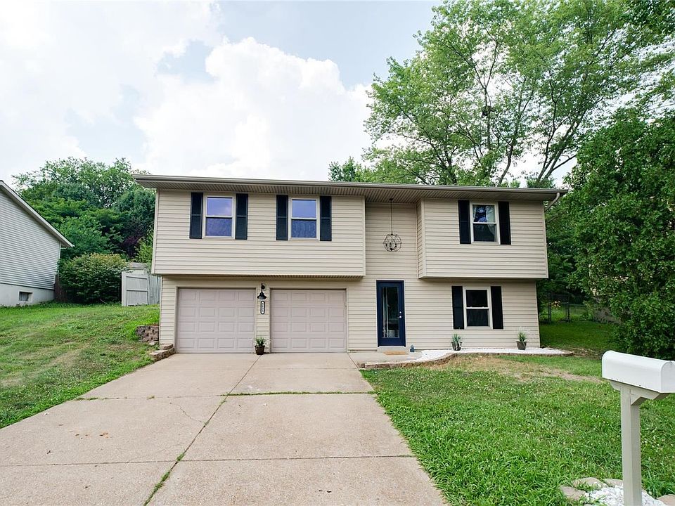 1st image of 3833 Red Bud Dr
