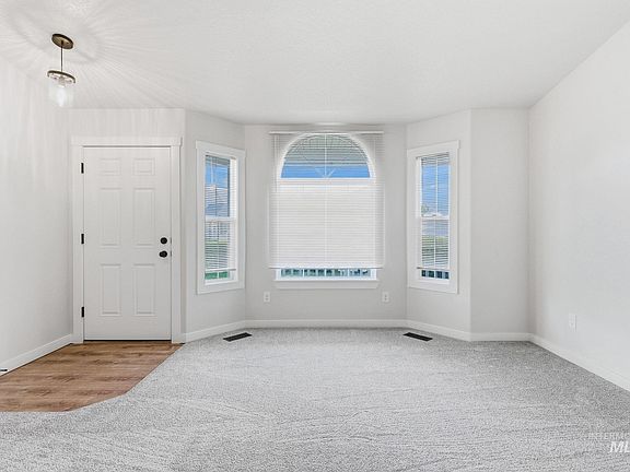 4th image of 909 Settlers Dr