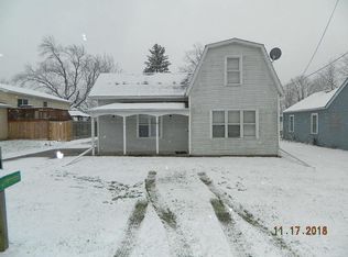 136 Oaks Ave, Wauconda, IL 60084
