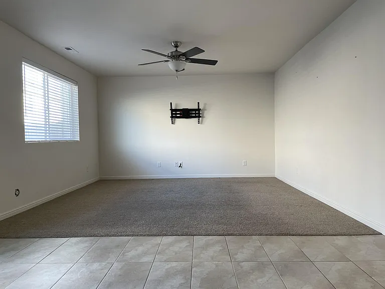 1118 W Stonehaven Dr — Photo 4