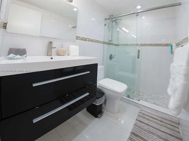 5601 Collins Ave #1603 — Photo 6