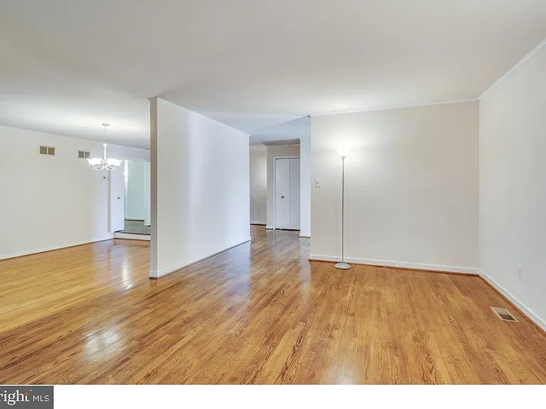 7220 Vistas Ln — Photo 11