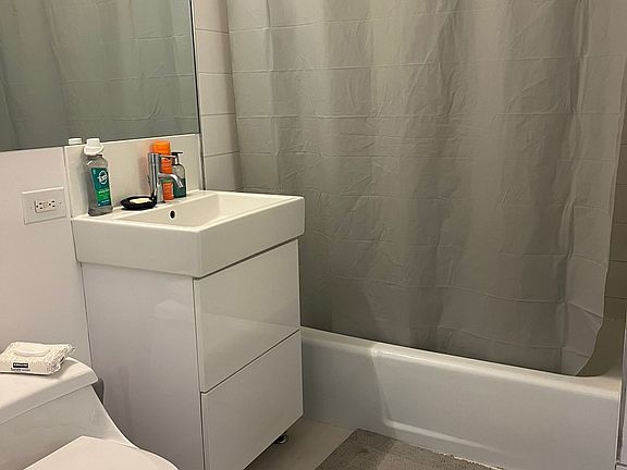 5th image of 235 W 48th St APT 32M