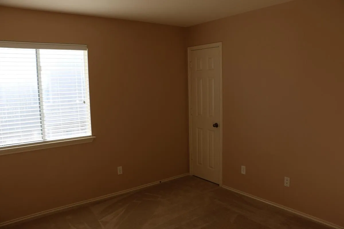 3 bed, 2.5 bath, 1456 sqft, $1,850 — Photo 2