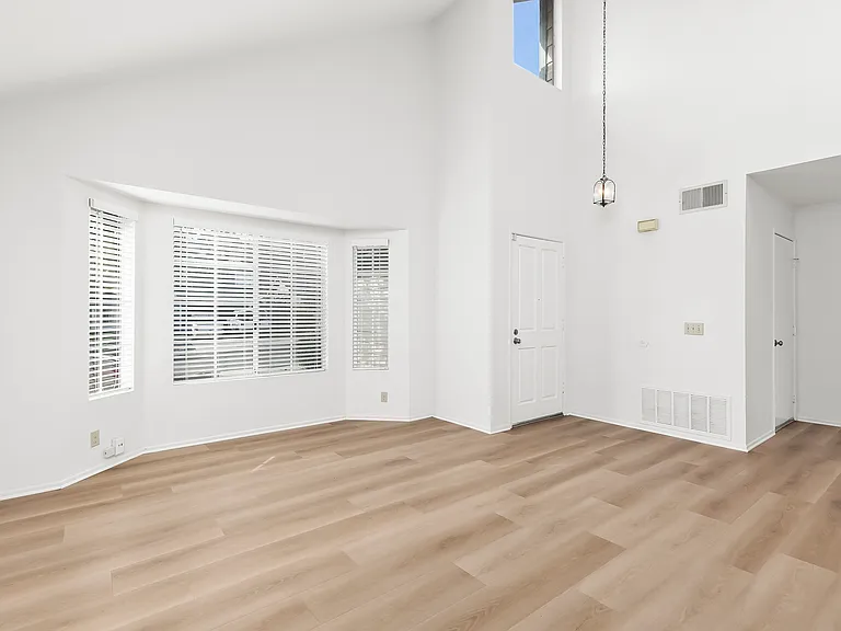1719 Olamar Way — Photo 4