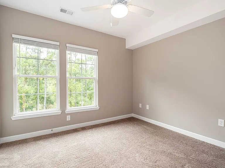 Richmond Place Luxury Apartments — Photo 34