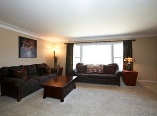 916 Braemar Rd, Flossmoor, IL 60422