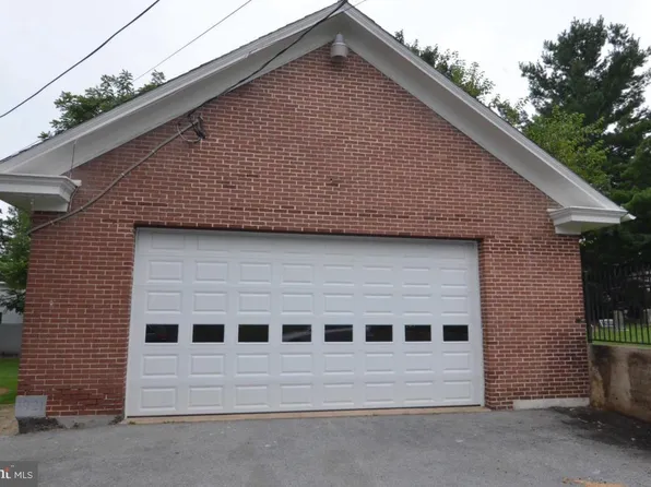 1709 Lampeter Rd, Lancaster, PA 17602