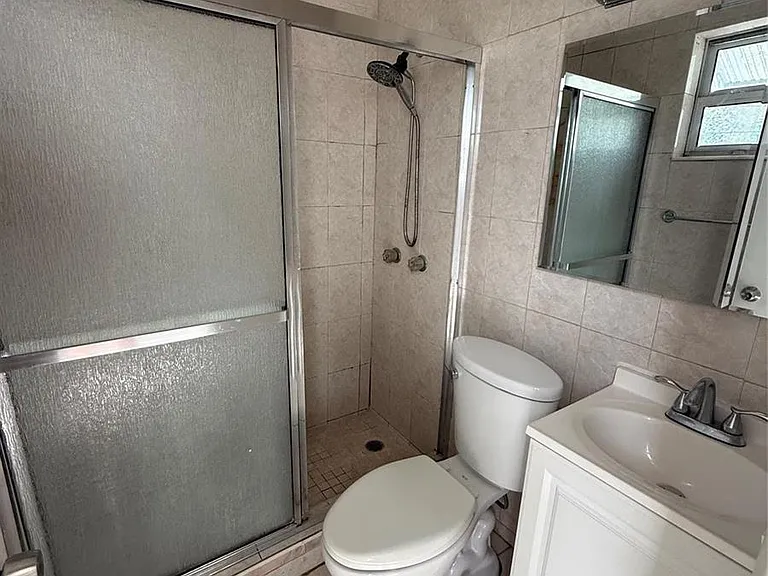 2213 Lincoln St — Photo 11