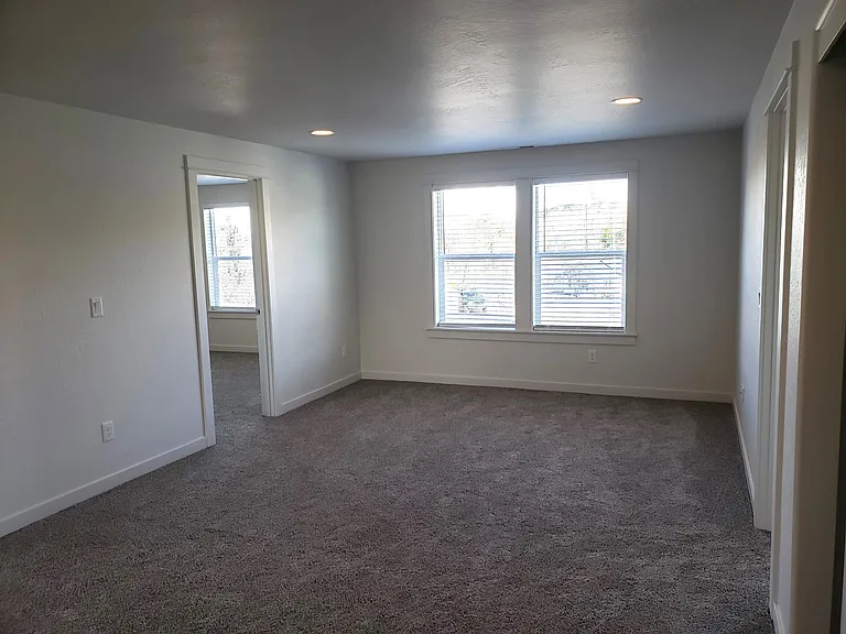 Open loft area between bedrooms