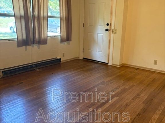 3rd image of 1615 Seminary St
