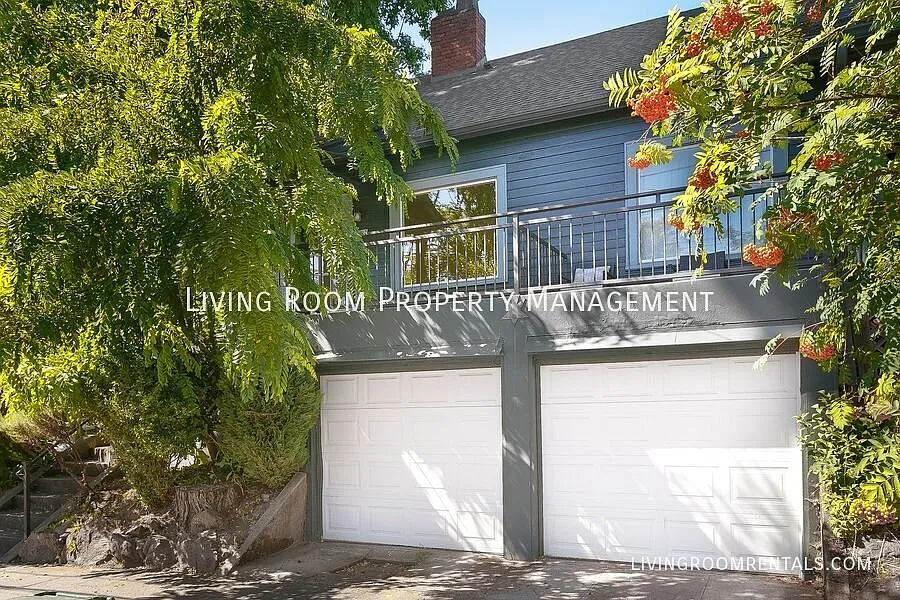 Spacious Buckman Duplex With An Attached Garage — Photo 1