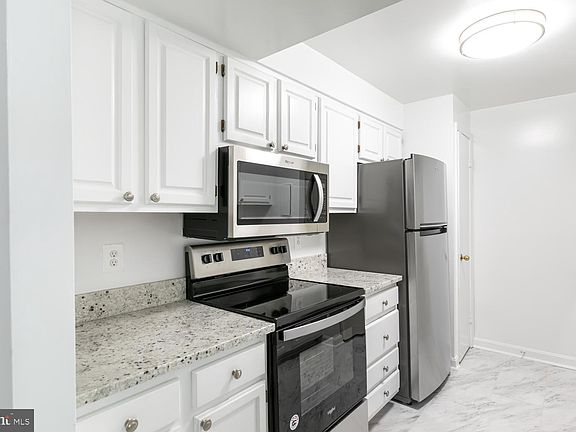 4th image of 805 N Howard St APT 125
