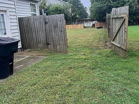 3rd image of 418 Lake Shores Dr