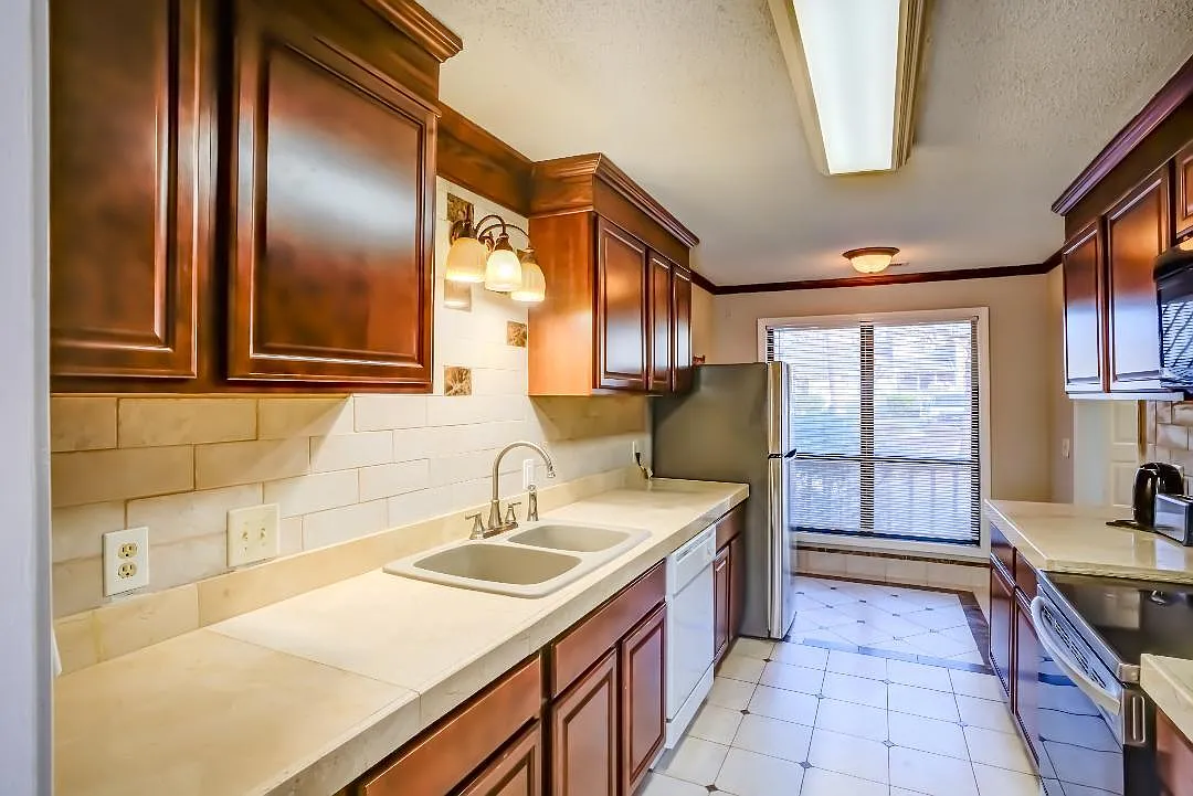3 bed, 1520 sqft, $1,995 — Photo 4