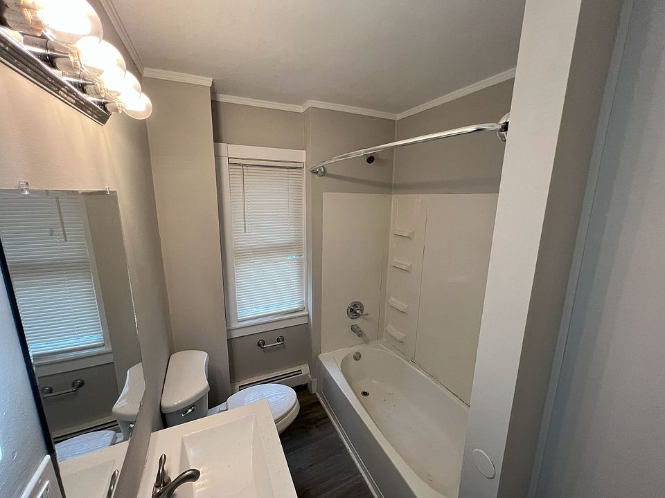 Full Bathroom #1