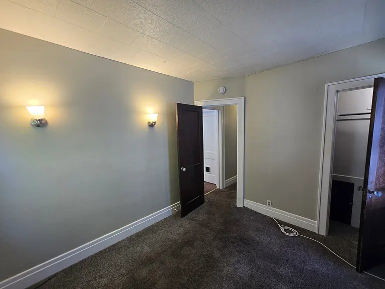 516 Winspear Ave #1 — Photo 13