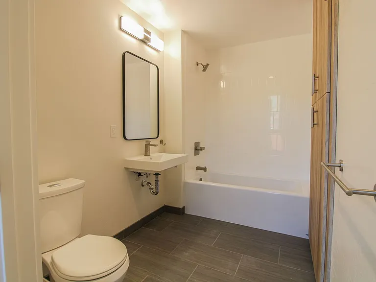 Newly Built Luxury Apartments in San Luis Obispo "Little Italy" — Photo 45
